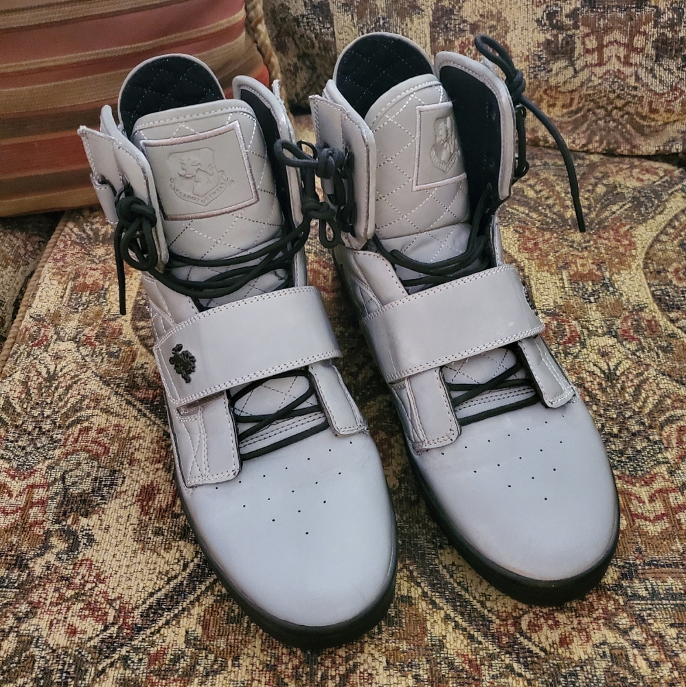 VERY RARE DISCONTINUED VLADO "ATLAS IG-1500-R3"  REFLECTIVE HI TOP SZ 9.5